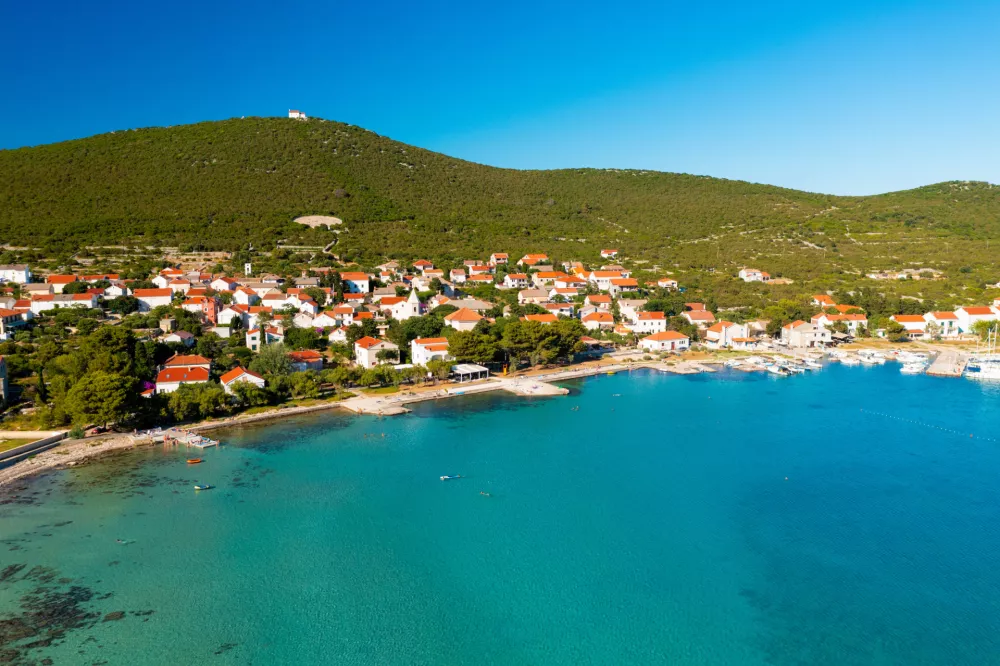 otok Ist je idealna destinacija za tiste, ki i&scaron;čejo popoln mir. F Istock