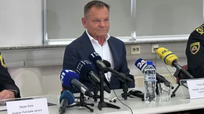 Novo mesto, Policijska uprava Novo mesto.Novinarska konferenca, na kateri so minister za notranje zadeve in javno upravo Franci Matoz, direktor Policijske uprave Novo mesto Dejan Kink in namestnik generalnega direktorja policije Donald Rus predstavili sobotne aktivnosti policistov pri preiskovanju kaznivih dejanj ter iskanju oborozene in nevarne osebe na sirsem obmocju Ursnih sel.