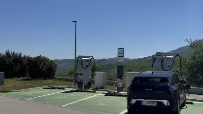 Polnjenje avtomobila / Foto: Gašper Stražišar