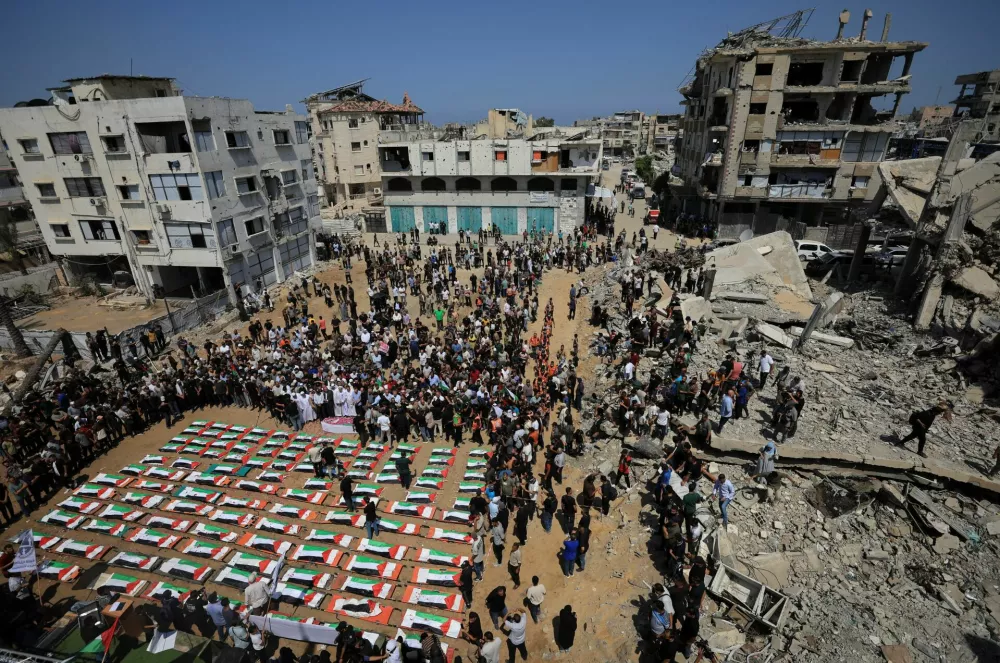 Palestinians attend the funeral of 112 members of the Hassayna and Abu Sharia clan, who were killed in an Israeli strike in 2023 and whose remains were recovered from beneath the rubble, according to Gaza's Civil Defense, in Gaza City, August 4, 2026. REUTERS/Dawoud Abu Alkas