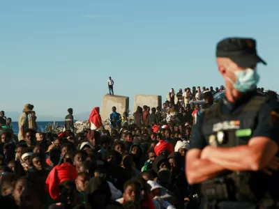 Migrants wait in line to receive food and beverage from the Red Cross, following mass crossings of migrants on foot and by sea from Morocco into Spanish territory, in Ceuta, Spain, August 3, 2026. REUTERS/Violeta Santos Moura