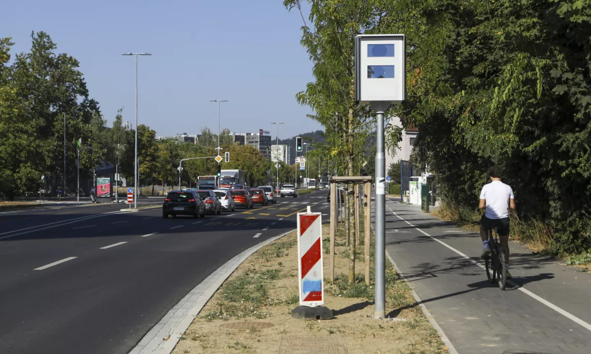 Vozniki, pozor! Na Linhartovi je novi radar