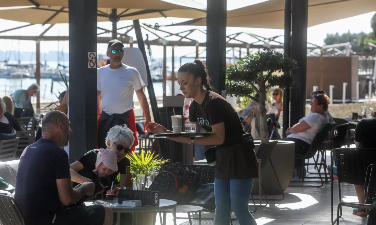 Ljubljančanka protestno zapustila lokal, ker je natakarica govorila srbsko. »V Sloveniji tega ne bom dovolila«