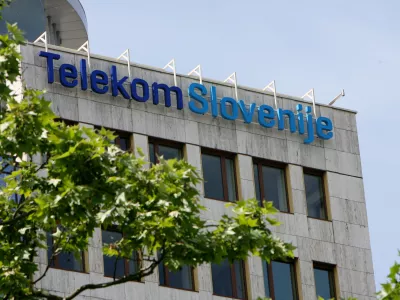 - simbolična fotografija - poslovna stavba Telekom Slovenije -  telekomunikacije - privatizacija, prodaja državnega premoženja //FOTO: Tomaž Skale