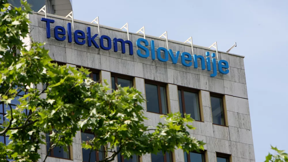 - simbolična fotografija - poslovna stavba Telekom Slovenije -  telekomunikacije - privatizacija, prodaja državnega premoženja //FOTO: Tomaž Skale