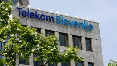 - simbolična fotografija - poslovna stavba Telekom Slovenije -  telekomunikacije - privatizacija, prodaja državnega premoženja //FOTO: Tomaž Skale