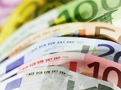Državni proračun v sedmih mesecih z milijardnim primanjkljajem