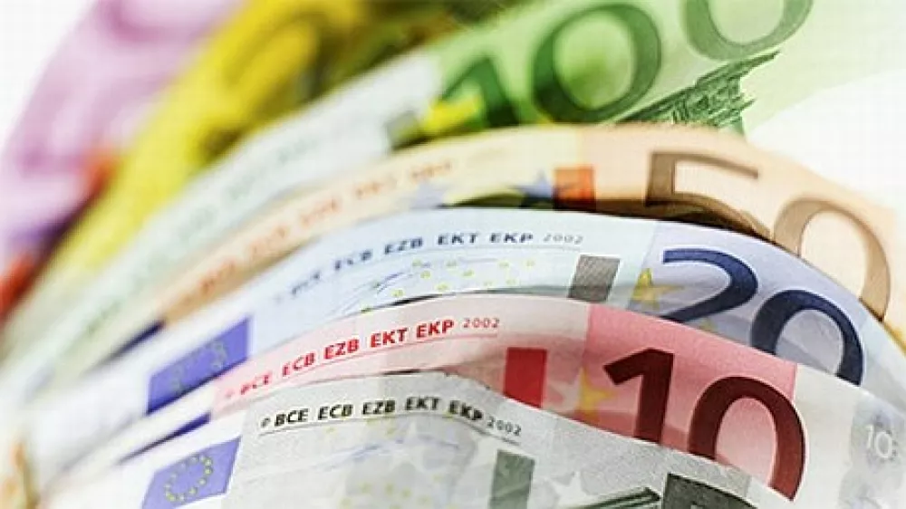 Državni proračun v sedmih mesecih z milijardnim primanjkljajem