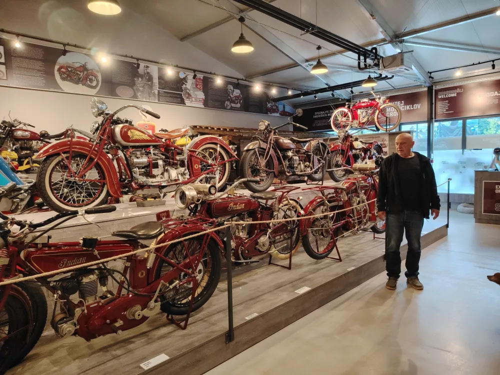 Muzej Motorjev INdian VrankoMuzej je namenjen ljubiteljem starodobnih motorjev, motoristom, turistom in gostom hotela Grof v Čepljah pri Vranskem. / Foto: Mojca Marot