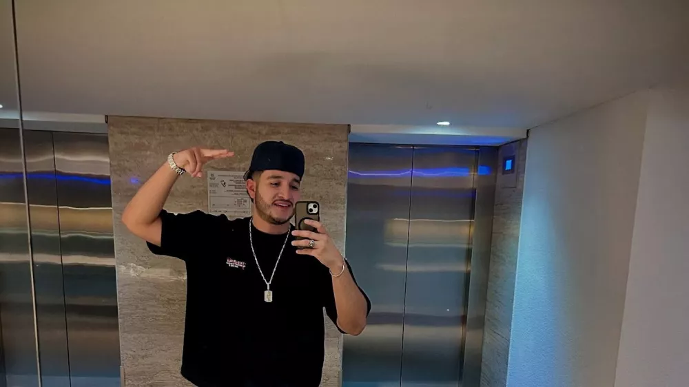 Mexican social media influencer Cesar Gastelum, who, according to the local authorities, was shot and killed while livestreaming with friends outside a fast food restaurant in the northwestern city of Culiacan, poses while taking a selfie at an unknown location, in this picture from social media released on July 26, 2025. Instagram/cesarselectivo/via REUTERS THIS IMAGE HAS BEEN SUPPLIED BY A THIRD PARTY. MANDATORY CREDIT. NO RESALES. NO ARCHIVES.