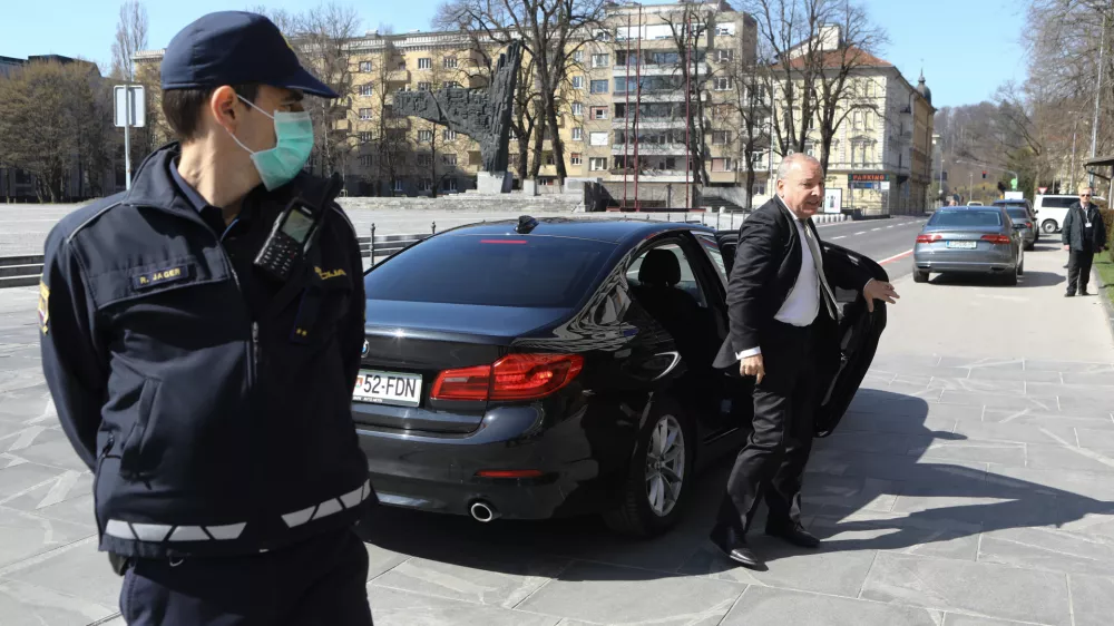 minister za finance Andrej &Scaron;ircelj (SDS)- 17.03.2020 - Svet za nacionalno varnost (SNAV) se je v izrednih razmerah preoblikoval v Državni operativni &scaron;tab obrambe &ndash; sprejemanje ukrepov za preprečevanje &scaron;irjenja okužb s koronavirusom - Koronavirus COVID-19 v Sloveniji &ndash; epidemija &ndash;- //FOTO: Luka Cjuha