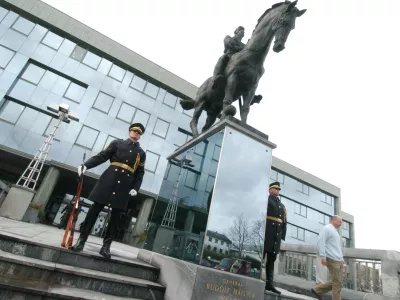 23. november državni praznik, dan Rudolfa Maistra - spomenik MORS, Kardeljeva plo&scaron;čad 25, Ministrstvo za obrambo, gardist,,stavba /FOTO: Bojan Velikonja OPOMBA: ZA OBJAVO V ČASOPISU DNEVNIK