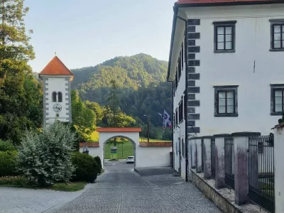 Občina Dobrova Polhov Gradec