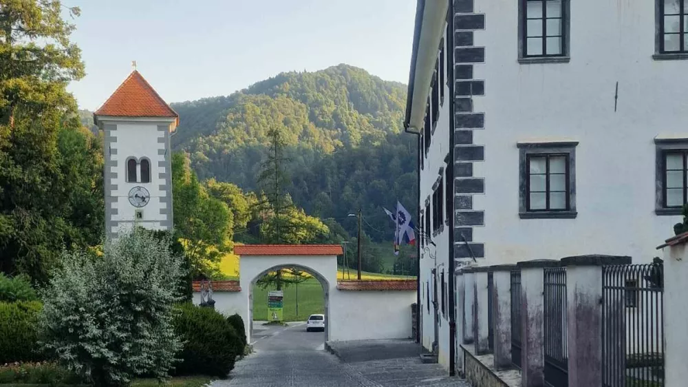 Občina Dobrova Polhov Gradec
