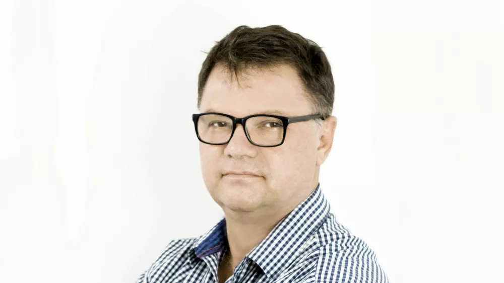 Miha &Scaron;tamcar, komentator