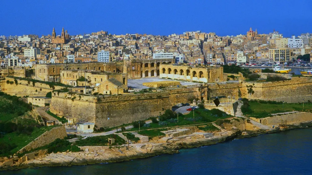 Malta,Silema, 07.12.19889 island photos Malta photo: view of Fort Manoel [automated translation] [XPAEXPORTID002010]