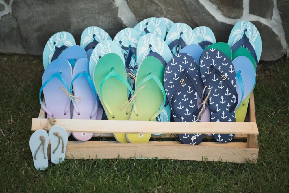 Wedding decor made of beach rubber slates. / Foto: Artem Zakharov Getty Images/istockphoto