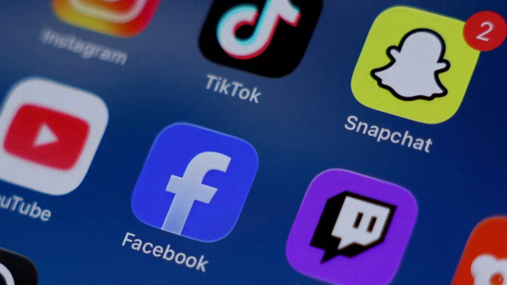 FILE PHOTO: Instagram, TikTok, Snapchat, YouTube, Facebook, Twitch and Reddit applications are displayed on a mobile phone in this picture illustration taken on December 9, 2025. REUTERS/Hollie Adams/Illustration/File Photo
