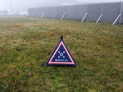 - simbolična fotografija Mediji-14.12.2025. - Obsežen požar skladi&scaron;ča in logističnega centra SPAR Slovenija.- gasilci,//FOTO: Bojan Velikonja
