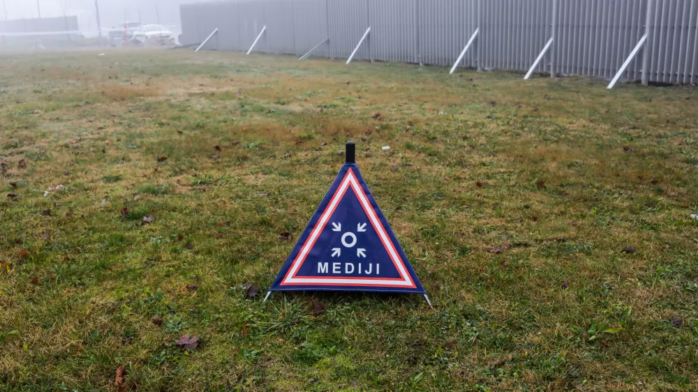 - simbolična fotografija Mediji-14.12.2025. - Obsežen požar skladi&scaron;ča in logističnega centra SPAR Slovenija.- gasilci,//FOTO: Bojan Velikonja