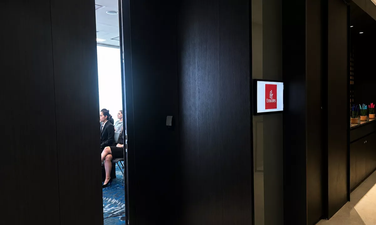 V Ljubljani množično na razgovor za družbo Emirates, a čaka jih zahtevna pot do sanjske službe