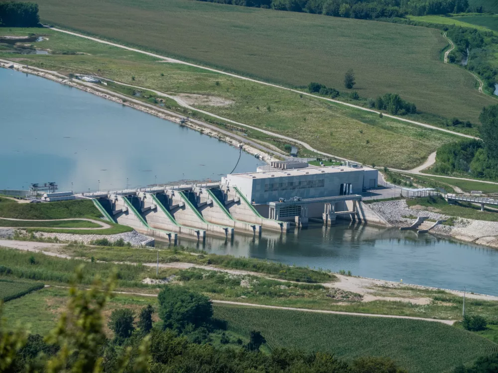 -21.7.19 - Hidroelektrarna HE Brežice &ndash; Hidroelektrarne na Spodnji Savi - avtomatizirana in daljinsko vodena elektrarna //FOTO: Matija Krajnik -