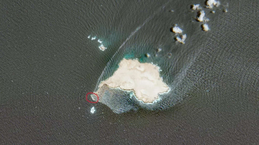 This satellite image obtained from Copernicus Sentinel Data 2026 on August 4, 2026 and taken on July 28 shows a slick that is consistent with an oil leak emanating from a ship, stranded for over a month near Qibliyyah island off Oman's southern coast in the Arabian Sea. Greenpeace and an expert from Dutch NGO PAX warned of an impending environmental catastrophe after a tanker belonging to Russia's sanctioned shadow fleet began leaking oil off Qibliyyah, far from the Strait of Hormuz which has seen regular tanker attacks in the Middle East war. The ship was rocked by explosions, a maritime security firm told AFP, but their cause remains unclear. Experts have warned in the past of the risk of oil spill posed by Russia's ghost fleet of often rusty and obsolete tankers, which it uses to evade Western sanctions.,Image1120841194, LicenseRights-managed, RestrictionsRESTRICTED TO EDITORIAL USE - MANDATORY CREDIT "AFP PHOTO / Copernicus Sentinel Data 2026" - HANDOUT - NO MARKETING NO ADVERTISING CAMPAIGNS - DISTRIBUTED AS A SERVICE TO CLIENTS, ***.HANDOUT image or SOCIAL MEDIA IMAGE or FILMSTILL for EDITORIAL USE ONLY! * Please noteFees charged by Profimedia are for the Profimedia's services only, and do not, nor are they intended to, convey to the user any ownership of Copyright or License in the material. Profimedia does not claim any ownership including but not limited to Copyright or License in the attached material. By publishing this material you (the user) expressly agree to indemnify and to hold Profimedia and its directors, shareholders and employees harmless from any loss, claims, damages, demands, expenses (including legal fees), or any causes of action or allegation against Profimedia arising out of or connected in any way with publication of the material. Profimedia does not claim any copyright or license in the attached materials. Any downloading fees charged by Profimedia are for Profimedia's services only. * Handling Fee Only.***, Model Releaseno