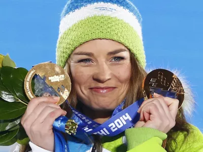 Gold medallist Slovenia's Tina Maze poses during the victory ceremony for the women's alpine skiing giant slalom event at the 2014 Sochi Winter Olympics February 19, 2014. REUTERS/Shamil Zhumatov (RUSSIA - Tags: SPORT SKIING OLYMPICS) / Foto: Shamil Zhumatov