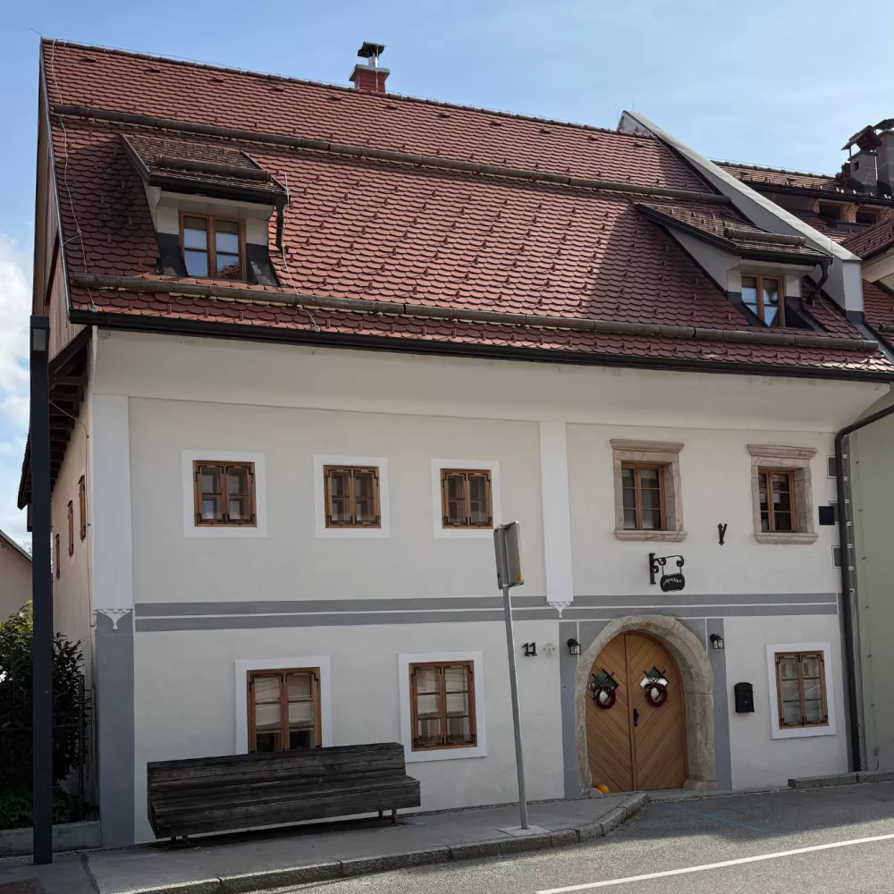 Žebljarjeva hi&scaron;a v &Scaron;kofji Loki, kulturni spomenik, dana&scaron;nji Impressio hotel / Foto: Arhiv Impressio Hotela