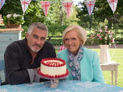 BERKSHIRE, UNITED KINGDOM - SEPTEMBER 25: Great British Bake off judges, Mary Berry and Paul Hollywood take part in a photoshoot as part of the 2016 Sport Relief special. Taken in Berkshire on the 25th September 2015. (Photo by Victoria Dawe/Comic Relief via Getty Images) / Foto: Comic Relief