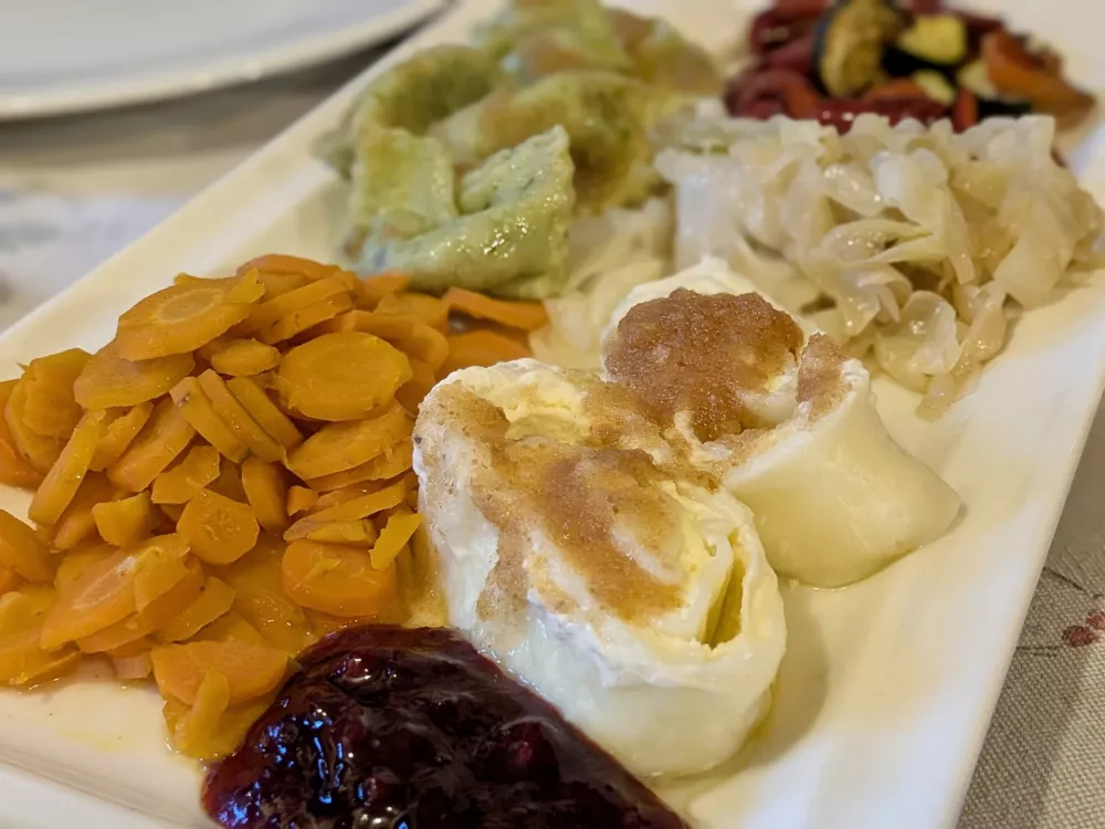Vegetarijanska plo&scaron;ča za eno osebo / Foto: Miha First 