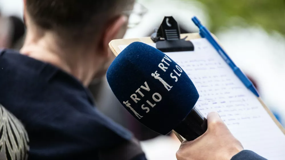 May 11, 2024, MalmĂ, SkĂĄNe, Sweden: Microphone of RTV Slovenija (Radio-Television of Slovenia) ahead of the Eurovision Song Contest Grand Final, near MalmĂ&para; Arena in MalmĂ,Image: 952001978, License: Rights-managed, Restrictions:, Model Release: no / Foto: Kristian Tuxen Ladegaard Berg