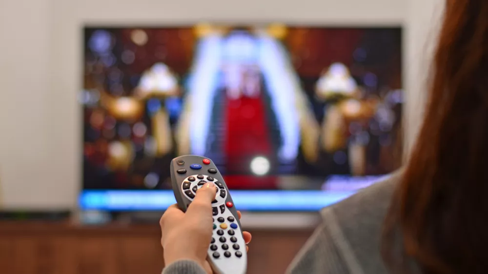 Na vsak način hočejo, da gledate televizijske oglase. / Foto: Istock
