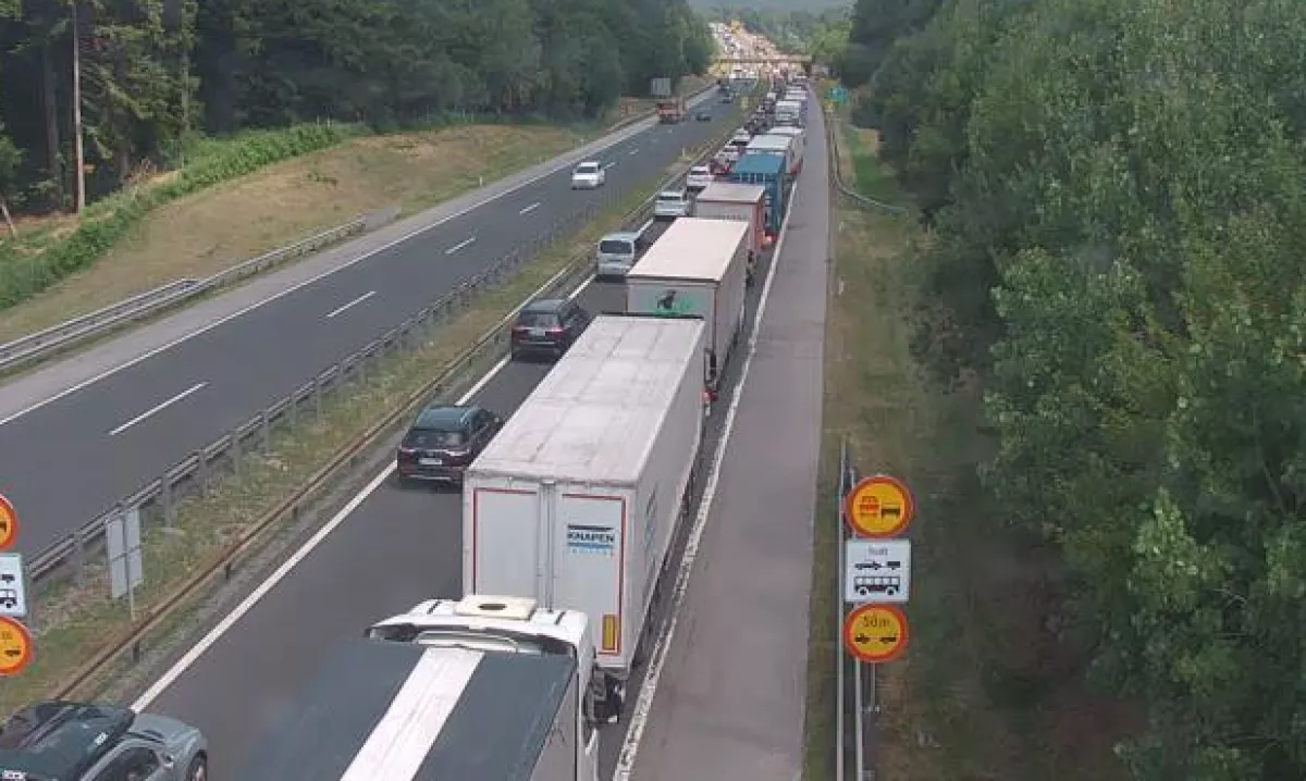 Stanje na cestah: na primorski avtocesti zaprt vozni pas med Brezovico in Dragomerom