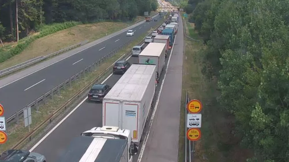 Tudi dana&scaron;nji dan mineva v znamenju nesreč in zastojev, na sliki primorska avtocesta. Vir: promet.si