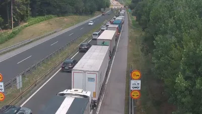 Tudi današnji dan mineva v znamenju nesreč in zastojev, na sliki primorska avtocesta. Vir: promet.si