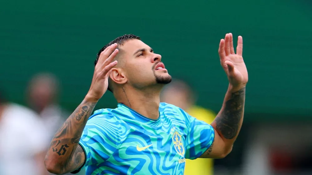 FILE PHOTO: Soccer Football - FIFA World Cup 2026 - Round of 16 - Brazil v Norway - New York New Jersey Stadium, East Rutherford, New Jersey, U.S. - July 5, 2026 Brazil's Bruno Guimaraes during the warm up before the match REUTERS/Mike Segar/File Photo
