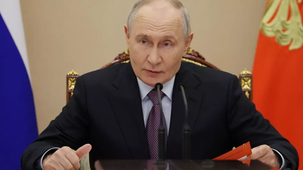 Russian President Vladimir Putin chairs a meeting with members of the Security Council in Moscow, Russia, August 7, 2026. Sputnik/Alexander Kazakov/Pool via REUTERS ATTENTION EDITORS - THIS IMAGE WAS PROVIDED BY A THIRD PARTY.