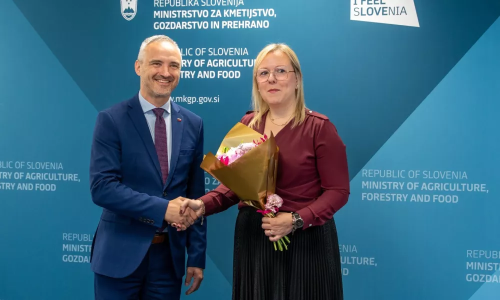Je minister Janez Cigler Kralj le moralni razsodnik ali tudi moralni gre&scaron;nik?