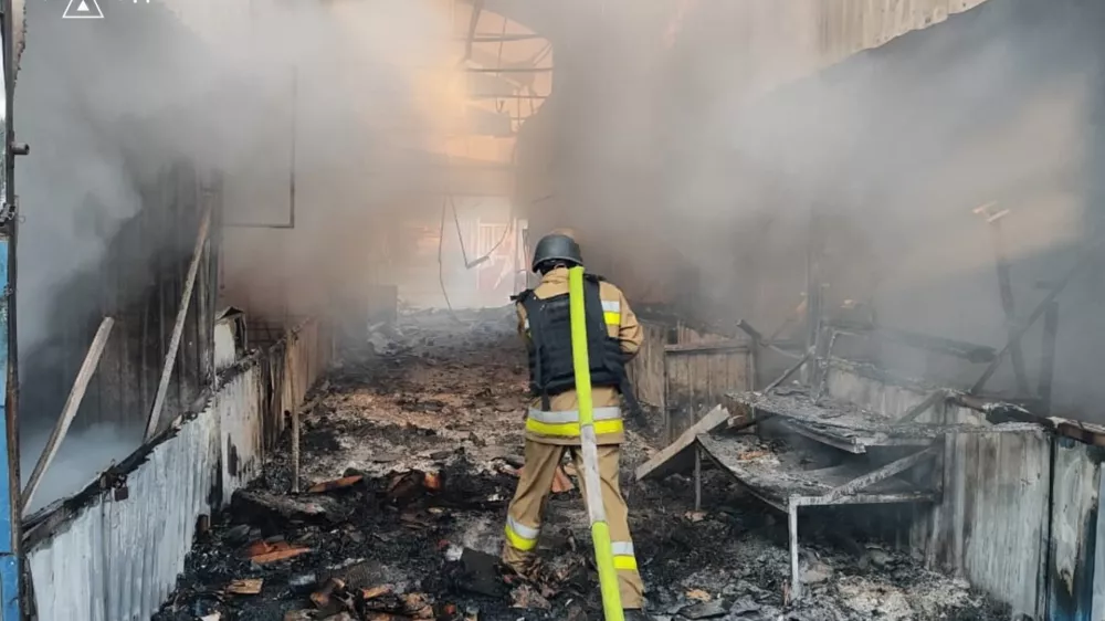In this photo provided by the Ukrainian Emergency Service, firefighters put out a fire following a Russian air attack in Kramatorsk, Ukraine, Monday, Aug. 10, 2026. (Ukrainian Emergency Service via AP)