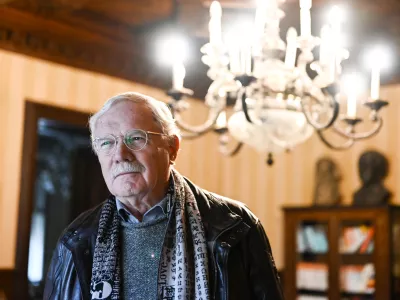 21.11.2022 &ndash; Slavko Pregl, mladinski pisatelj, pripovednik, basnopisec, založnik in urednik //FOTO: Nik Erik NeubauerOPOMBA: DNEVNIKOV OBJEKTIV &ndash; INTERVJU 2022