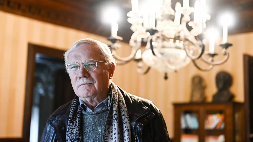 21.11.2022 &ndash; Slavko Pregl, mladinski pisatelj, pripovednik, basnopisec, založnik in urednik //FOTO: Nik Erik NeubauerOPOMBA: DNEVNIKOV OBJEKTIV &ndash; INTERVJU 2022