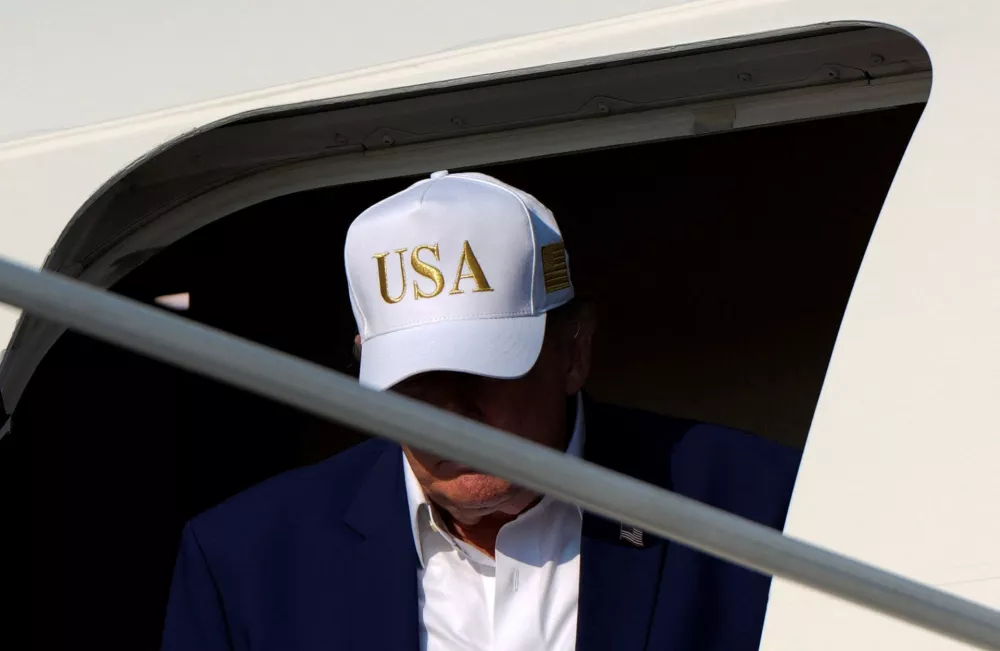 U.S. President Donald Trump disembarks Air Force One at Joint Base Andrews, Maryland, U.S., August 9, 2026. REUTERS/Elizabeth Frantz