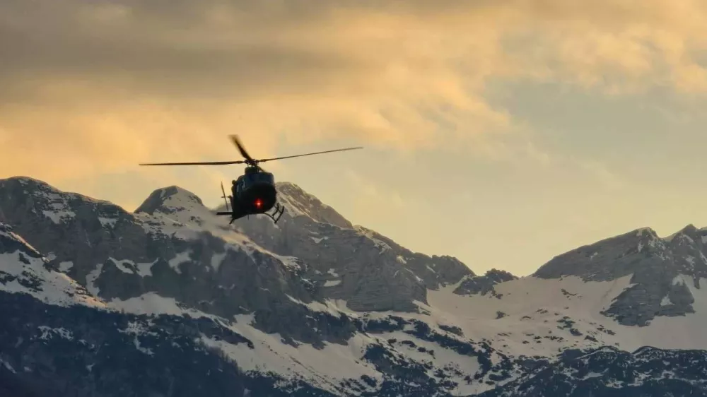 Helikopter, Gorska re&scaron;evalna zveza, voja&scaron;ki helikopter, gore, planine