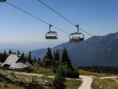 - &scaron;estseda sedežnica, vzpenjača.- 04.08.2026. - Velika Planina. Pastirice.//FOTO: Bojan Velikonja