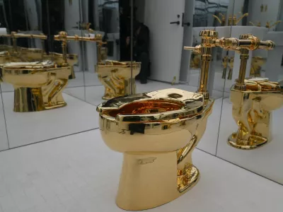 NEW YORK, UNITED STATES - NOVEMBER 17: Maurizio Cattelan's influential artwork, a solid gold toilet, 'America' (2016), is exhibited at the Breuer Building of Sotheby's in New York on November 17, 2025, in New York City, United States. Selcuk Acar / Anadolu/ABACAPRESS.COM,Image: 1052992503, License: Rights-managed, Restrictions:, Model Release: no / Foto: Profimedia