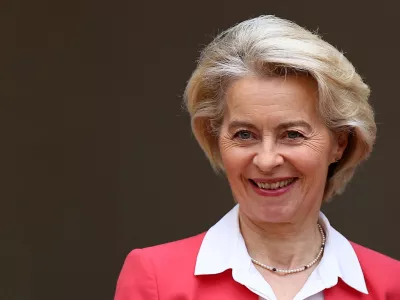 European Commission President Ursula von der Leyen arrives for a meeting with French President Emmanuel Macron (not seen) at the Elysee Palace in Paris, France, February 5, 2026. REUTERS/Abdul Saboor