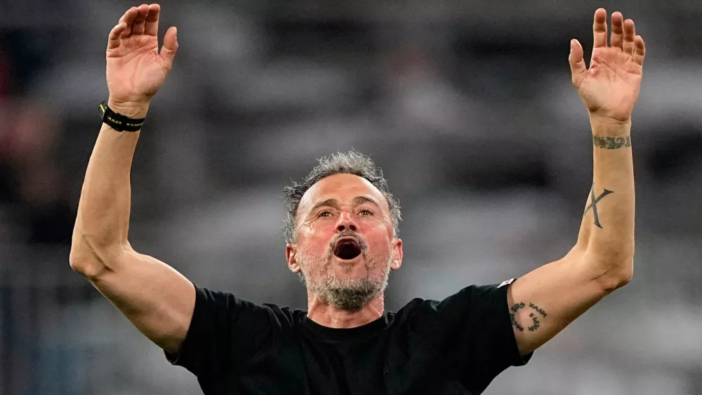 PSG's head coach Luis Enrique celebrates after the Champions League semifinal second leg soccer match between Bayern Munich and Paris Saint Germain in Munich, Germany, Wednesday, May 6, 2026. (AP Photo/Martin Meissner)