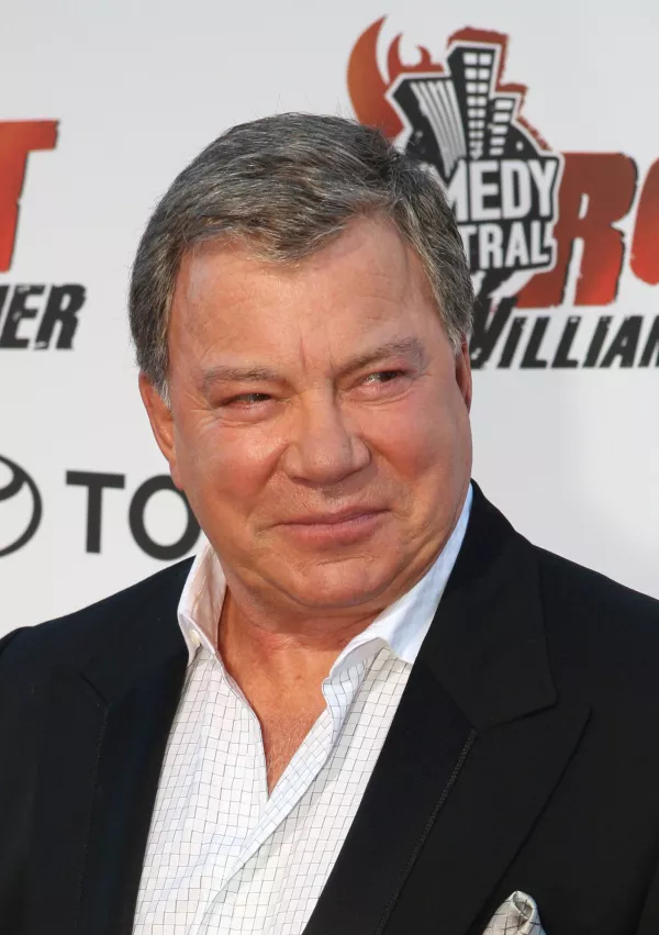 ** FILE ** William Shatner poses for photographers on the red carpet before Comedy Central's "Roast of William Shatner,"in this Aug. 13, 2006, file photo in Los Angeles. While Leonard Nimoy is reprising his role as the pointy-eared Vulcan in next year's science-fiction Star Trek flick, William Shatner is not on board as Kirk. "I couldn't believe it. I'm not in the movie at all. Leonard, God bless his heart, is in, but not me," Shatner, 76, told The Associated Press on Thursday, Oct. 25, 2007. (AP Photo/Rene Macura, file) / Foto: Rene Macura