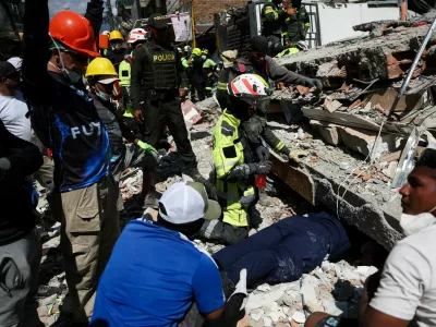 Rescuers search for survivors at the site of a collapsed building, following an earthquake, in Pereira, Colombia, August 11, 2026. REUTERS/Luisa GonzalezвЂЁвЂЁ